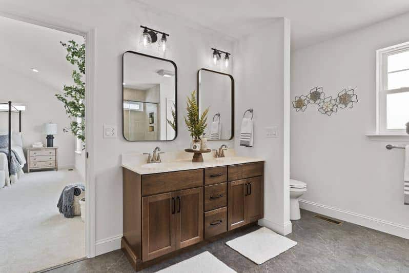 primary-bath-vanity-view