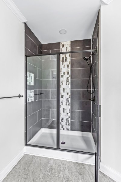 belmont-921002-shower