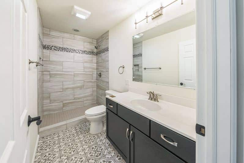 25_835_Skylane_Terrace_Endicott_NY_13760_USA-Bathroom-FX302359