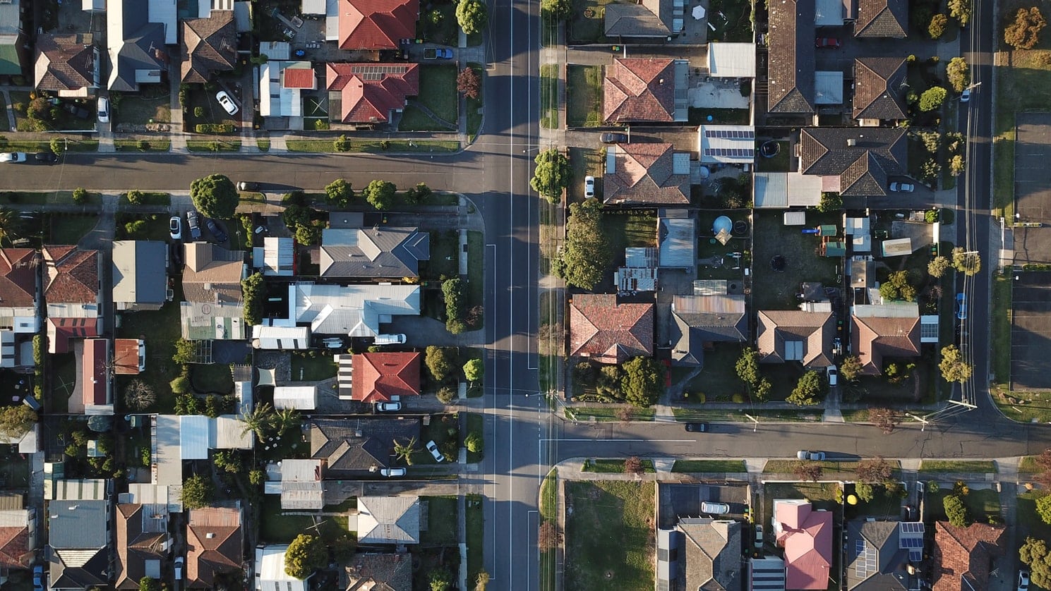 bird's eye view of a housing community